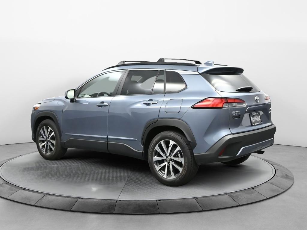 2023 Toyota Corolla Cross XLE photo 4