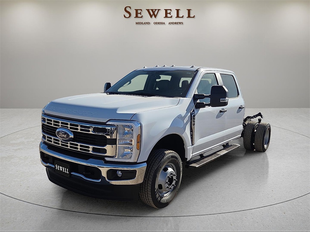 2026 Ford F-350 Super Duty Chassis Cab XL's photo