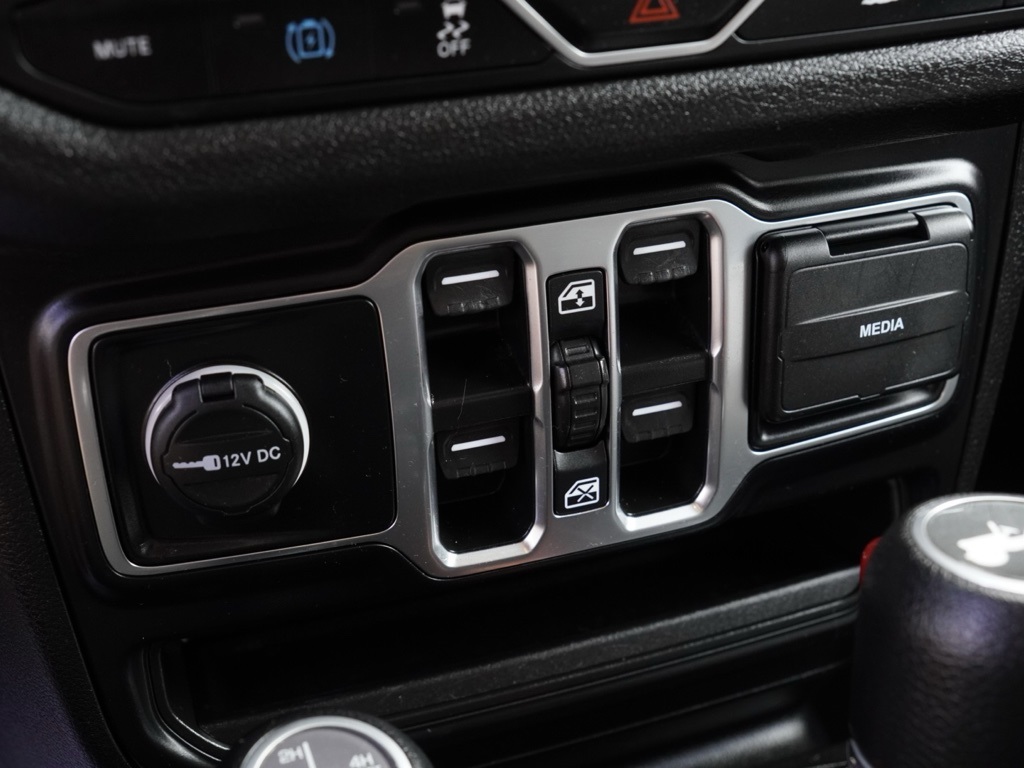 Used 2024 White Jeep Sport S 4xe image 17