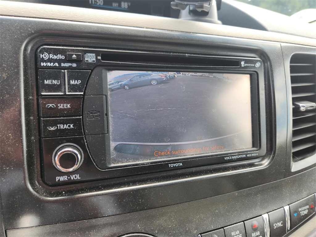 2014 Toyota Sienna XLE photo 13