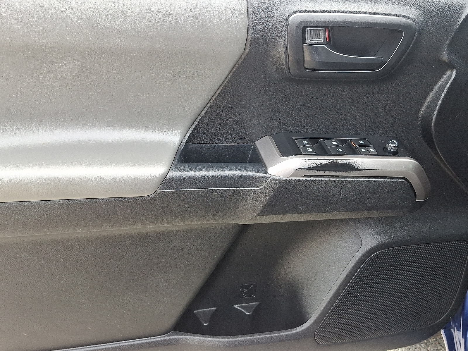 2022 Toyota Tacoma SR5 photo 13