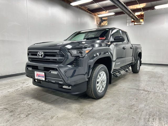 2025 Toyota Tacoma SR5's photo