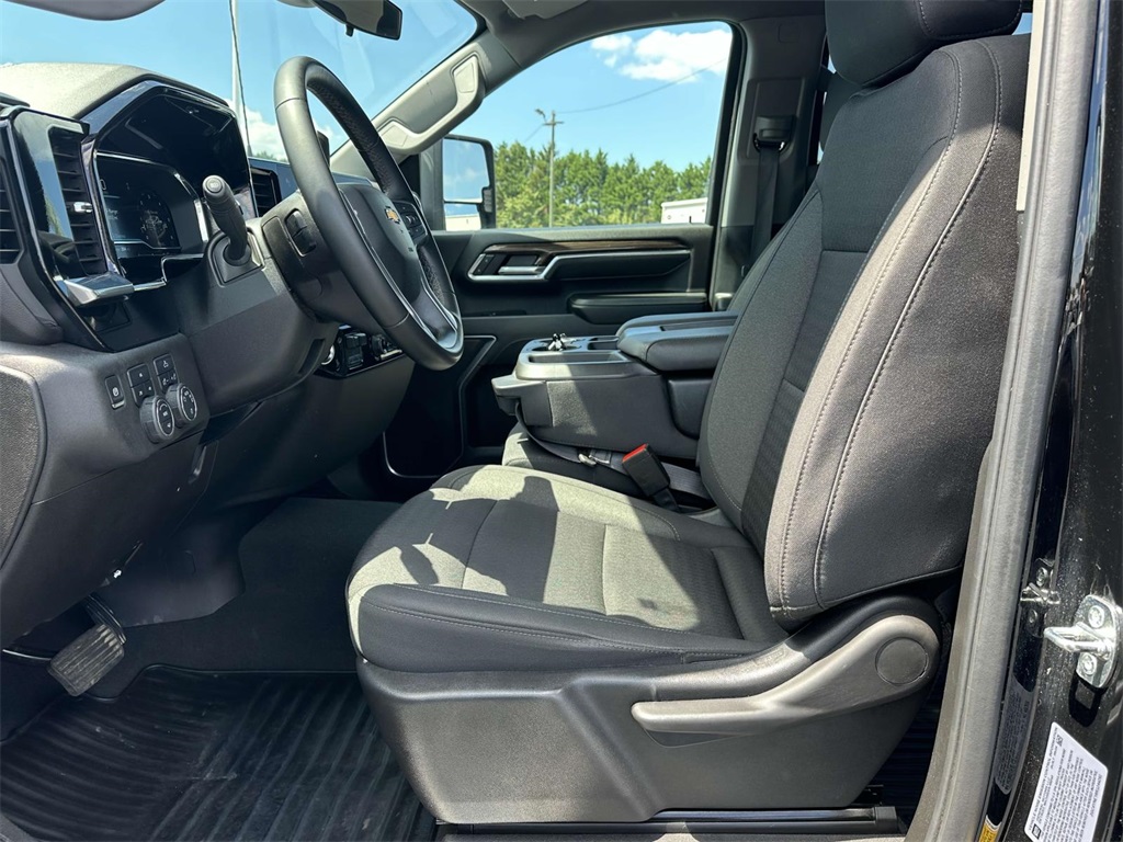 2024 Chevrolet Silverado 2500HD LT photo 4