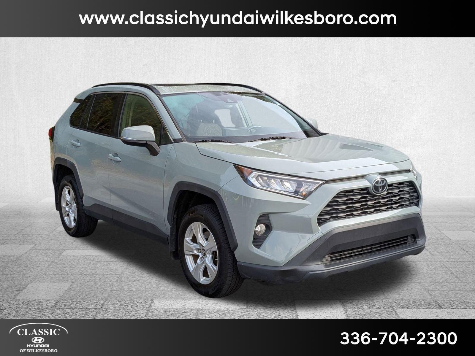 2019 Toyota RAV4 XLE photo 2
