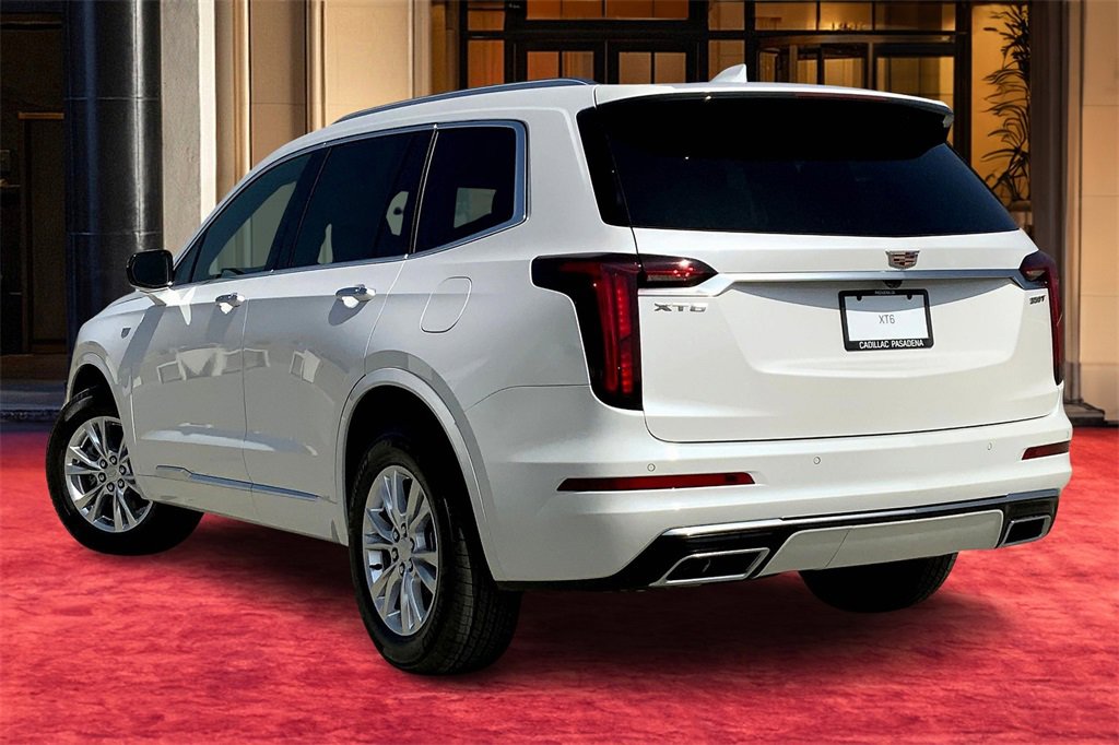 2025 Cadillac XT6 Luxury photo 4