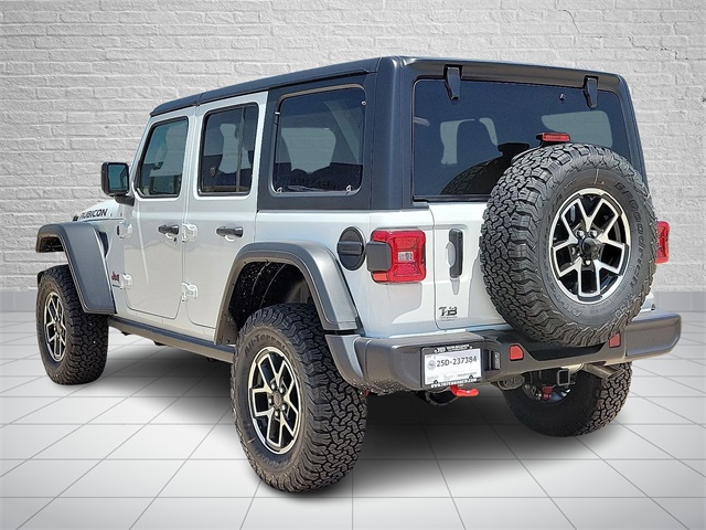 2025 Jeep Wrangler Rubicon photo 3