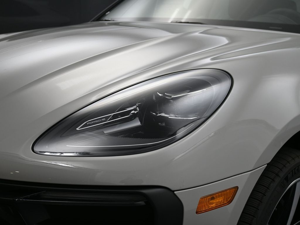 2026 Porsche Macan T photo 18