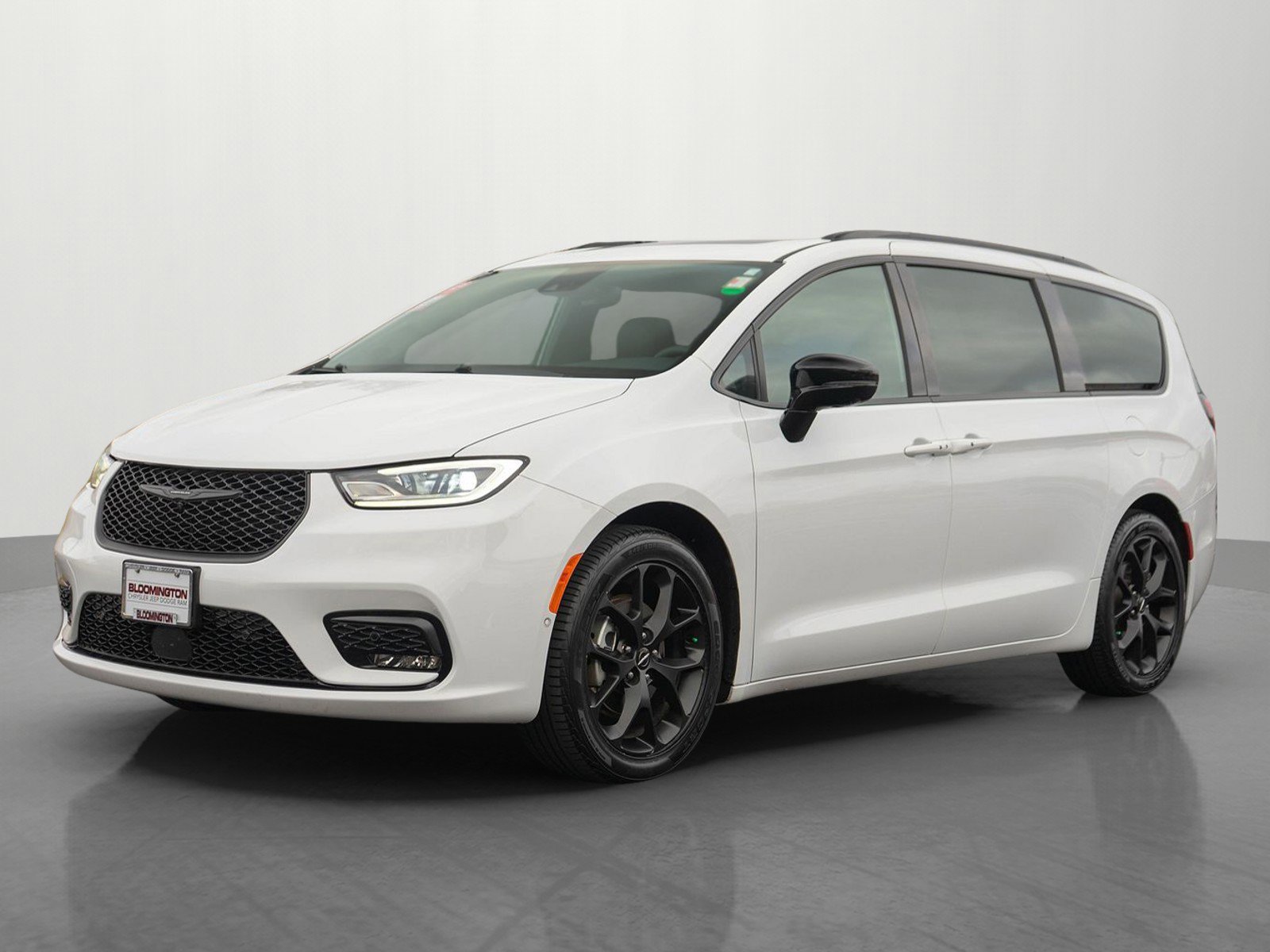 2024 Chrysler Pacifica Limited photo 3