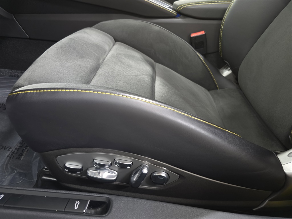 2023 Porsche Boxster Spyder photo 23