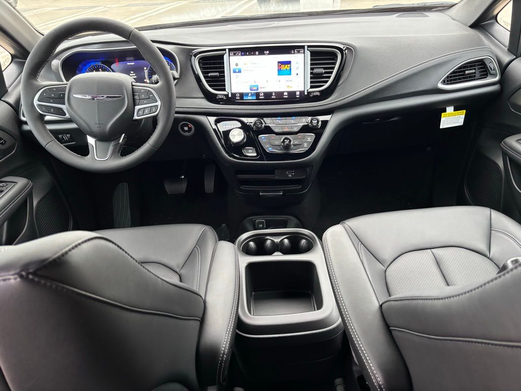 2026 Chrysler Pacifica photo 7