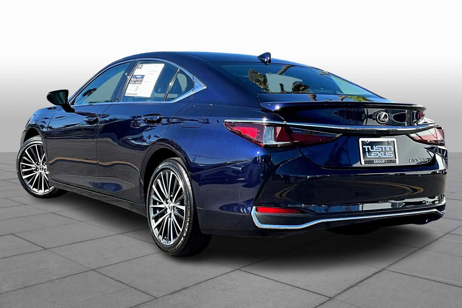 2023 Lexus ES 300h photo 10
