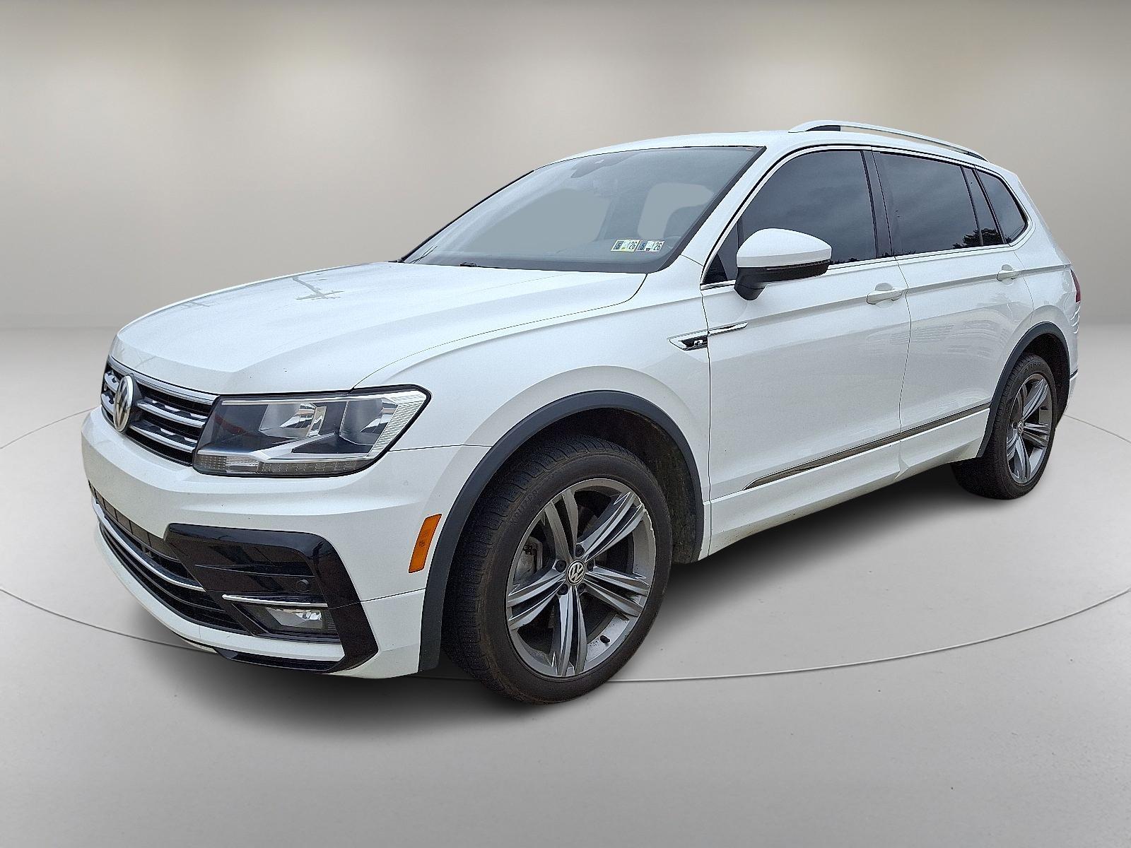 2019 Volkswagen Tiguan SEL R-Line photo 5