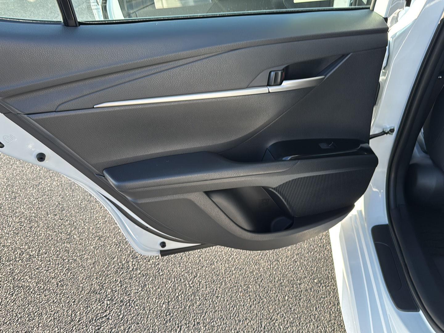 2025 Toyota Camry SE photo 15