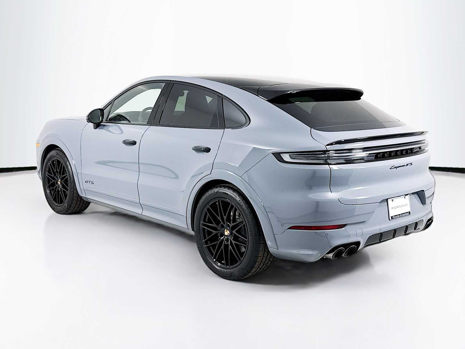 2025 Porsche Cayenne GTS photo 3