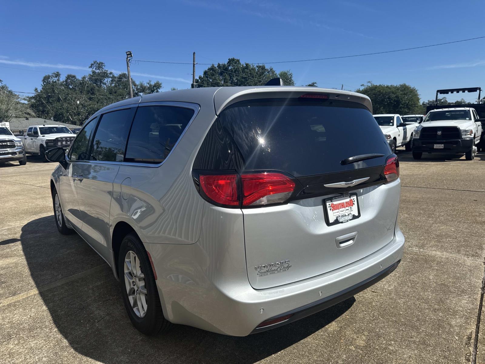 2026 Chrysler Voyager LX photo 4