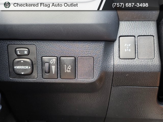 2017 Toyota RAV4 LE photo 10