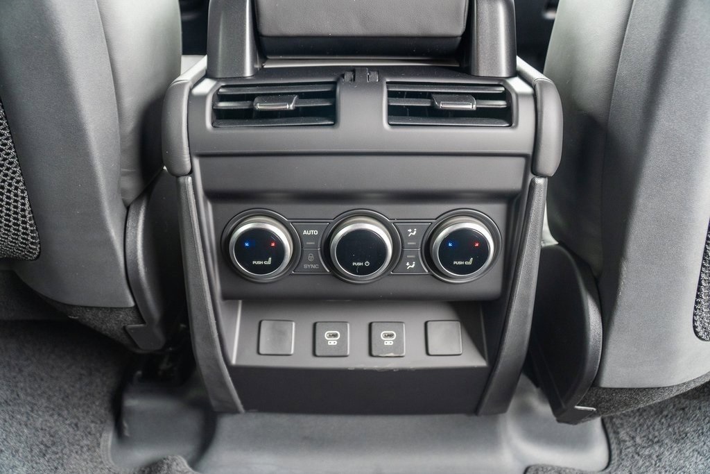 2025 Land Rover Defender 130 X-Dynamic SE photo 18