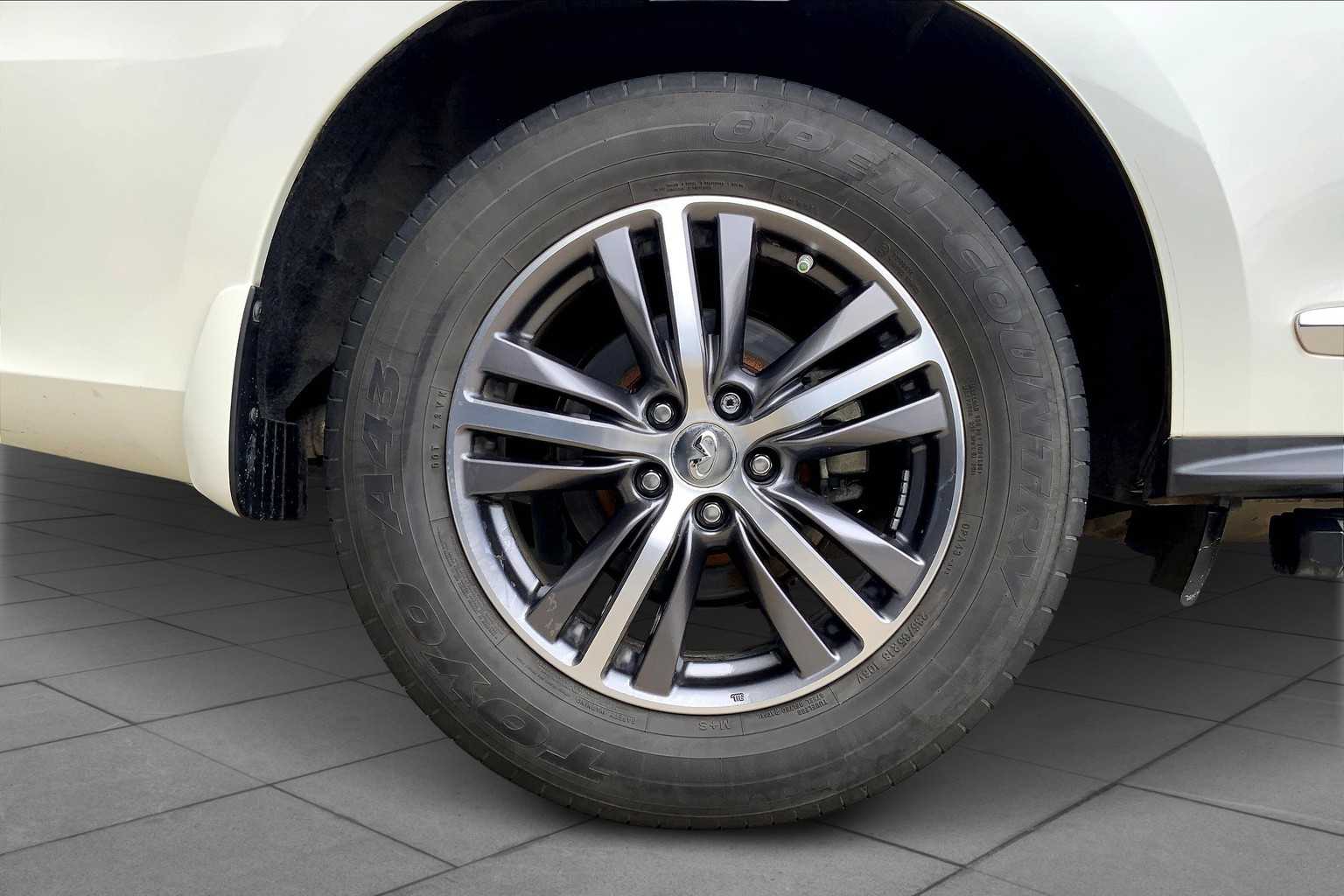 2018 Infiniti QX60 Plus Premium photo 9