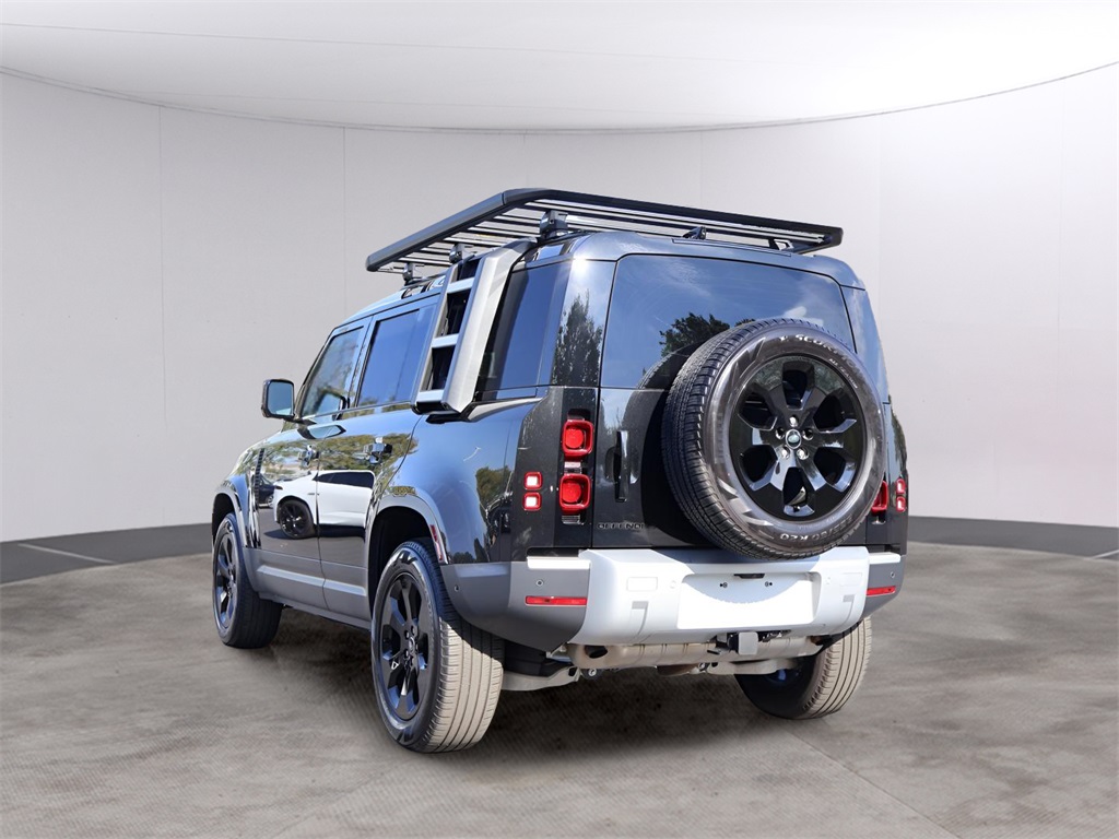 2024 Land Rover Defender 110 S photo 5