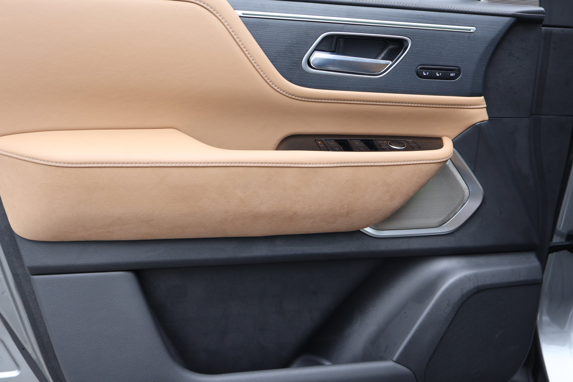 2025 Infiniti QX80 Sensory photo 10