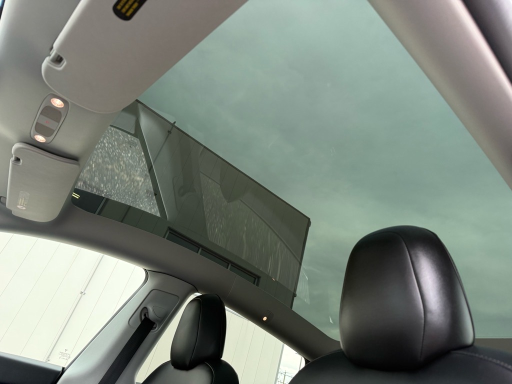 2022 Tesla Model Y Long Range photo 11