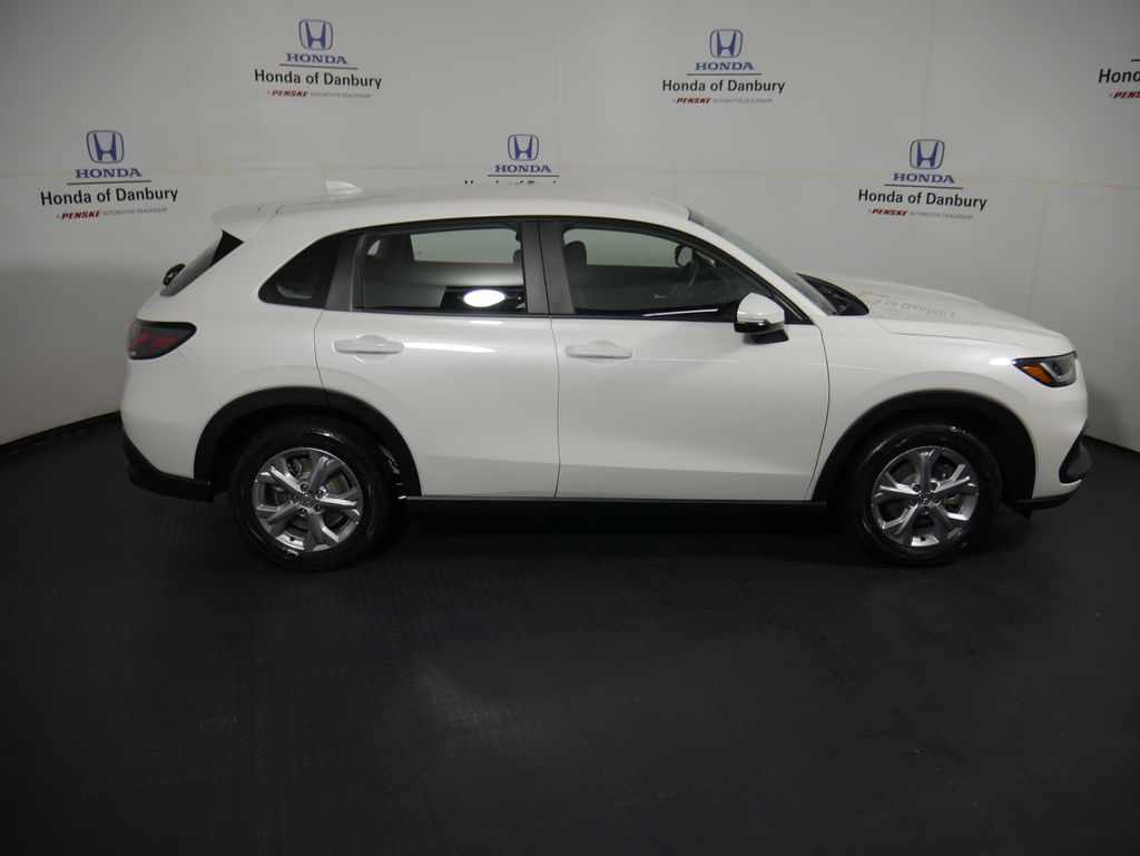 2026 Honda HR-V LX photo 2