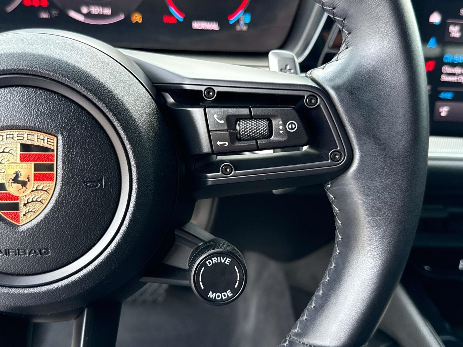 2024 Porsche Cayenne Base photo 25
