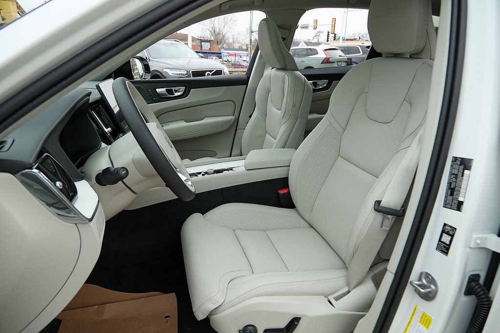 2026 VOLVO XC60 - Image 12