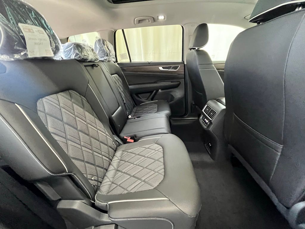 2025 Volkswagen Atlas SEL Premium R-Line photo 25