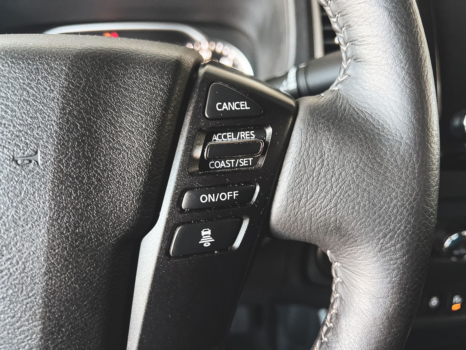 2024 Nissan Frontier SL photo 15
