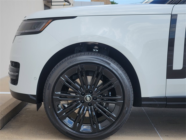 2025 Land Rover Range Rover SE photo 6