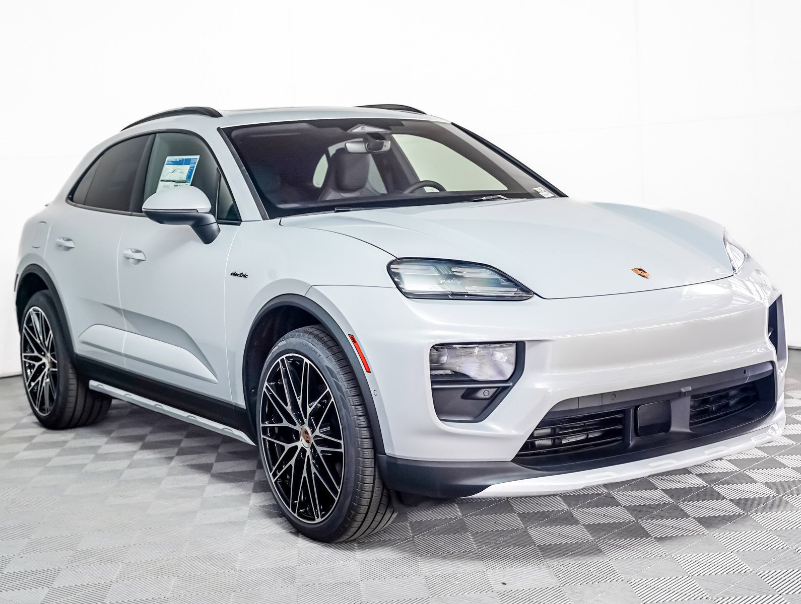 2025 Porsche Macan Electric photo 7