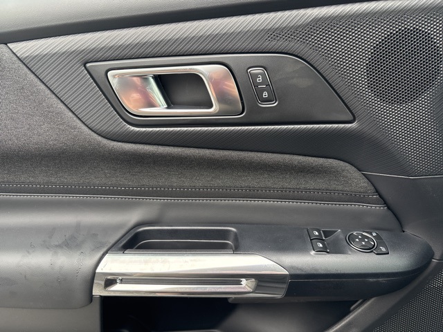 2025 Ford Mustang EcoBoost photo 11