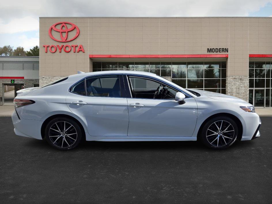 2023 Toyota Camry SE photo 4