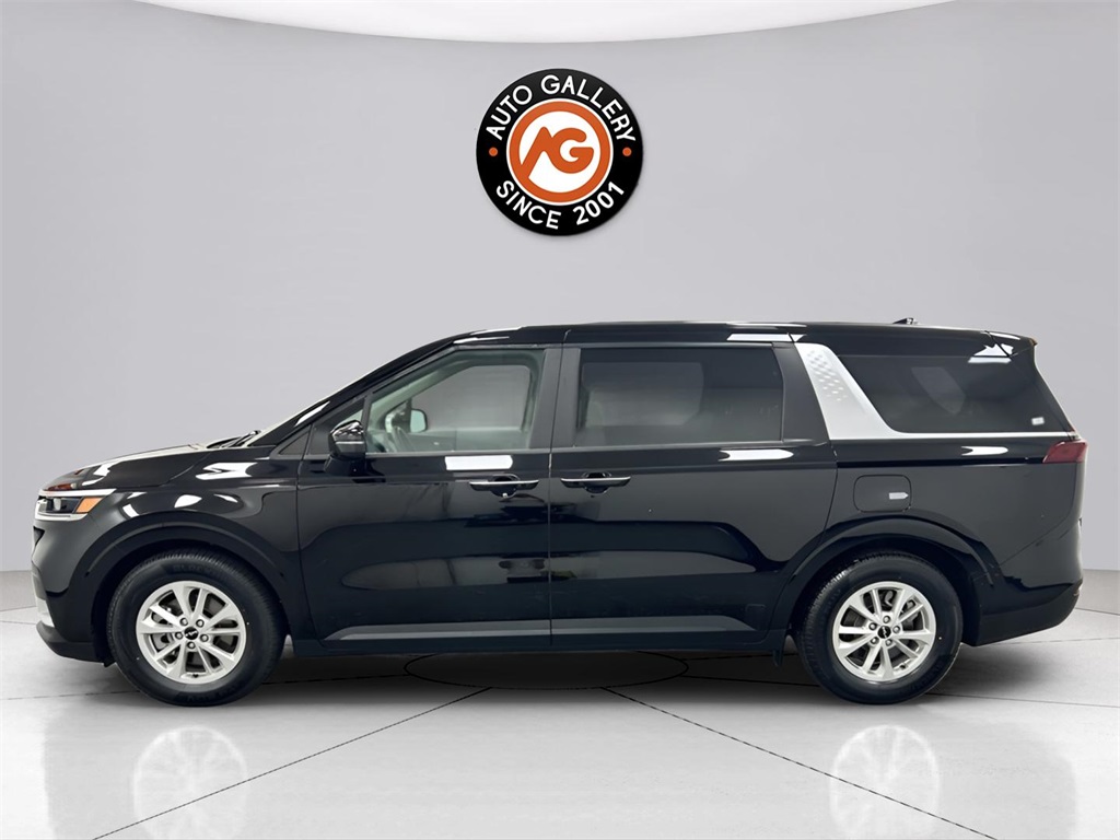 2024 Kia Carnival LX photo 4