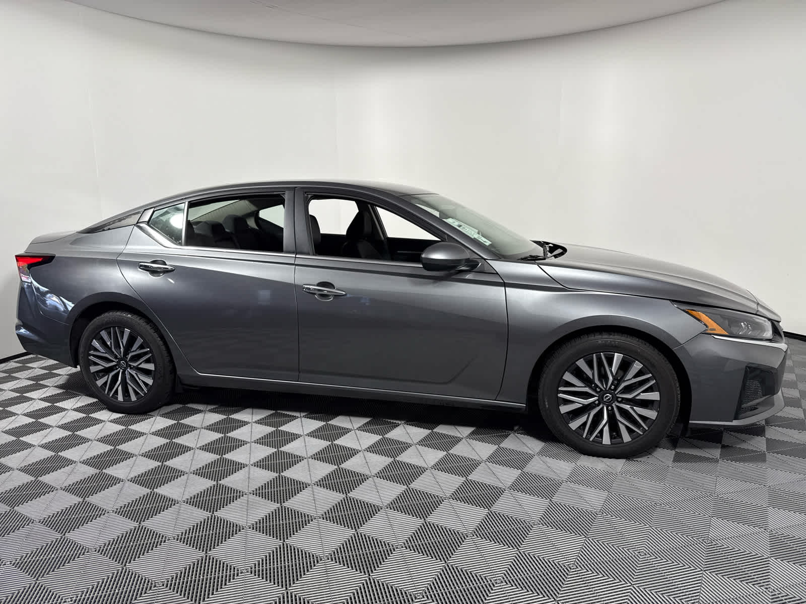 2023 Nissan Altima 2.5 SV photo 9