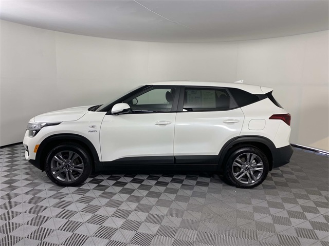 2023 Kia Seltos LX photo 4