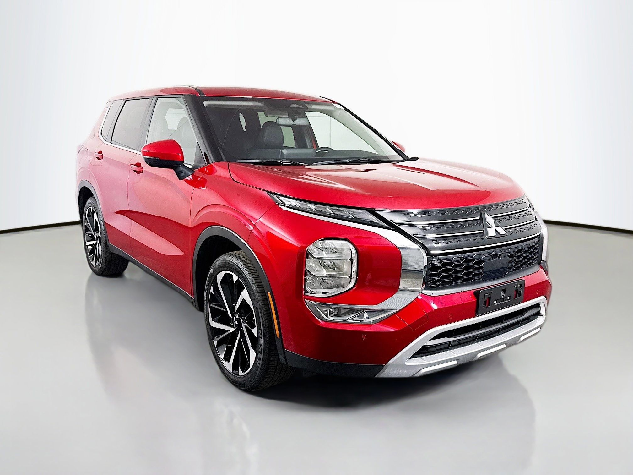 2024 Mitsubishi Outlander SE's photo