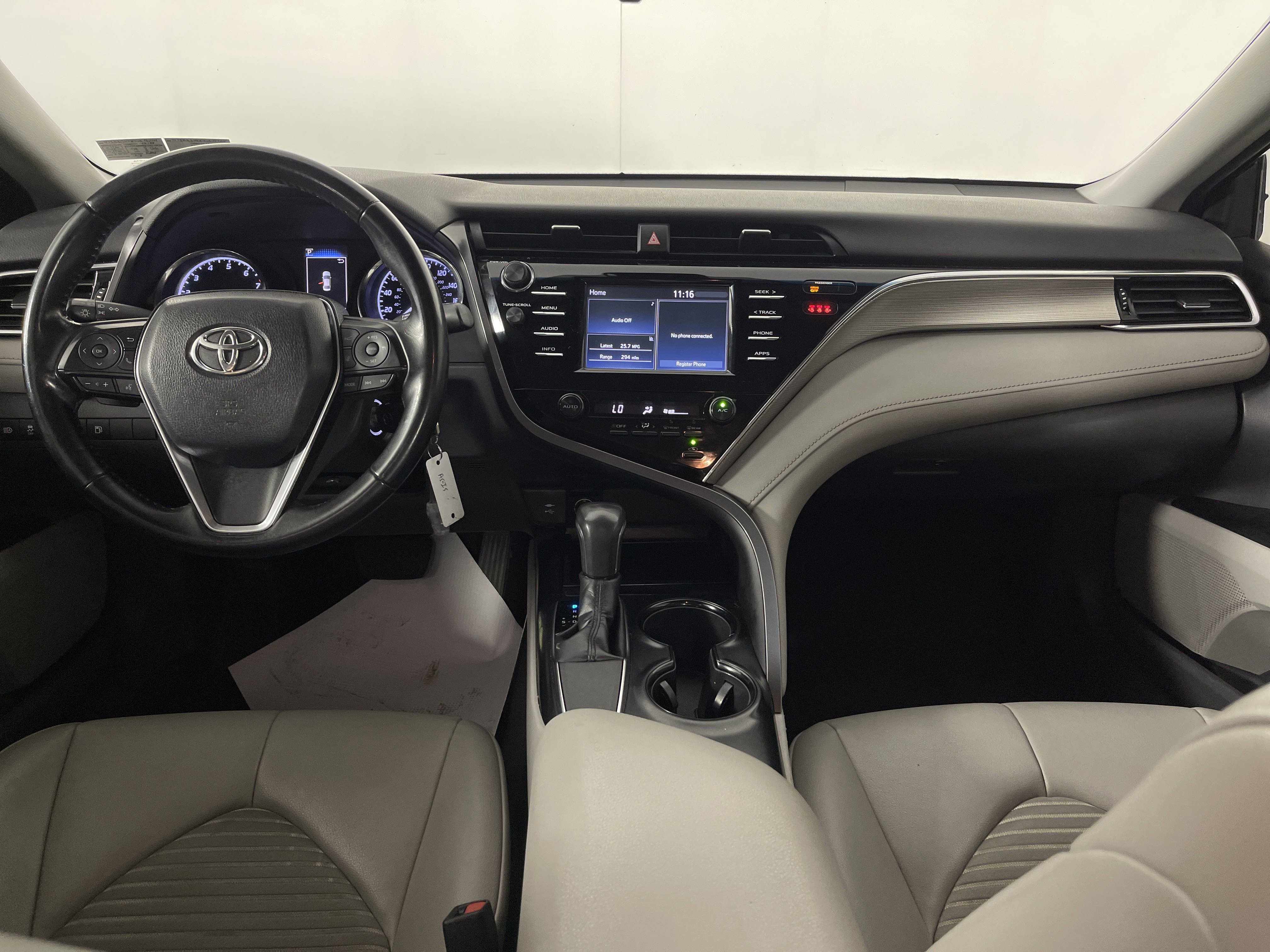 2018 Toyota Camry SE photo 8