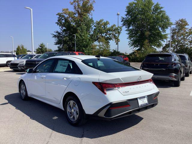2025 Hyundai Elantra SE photo 6