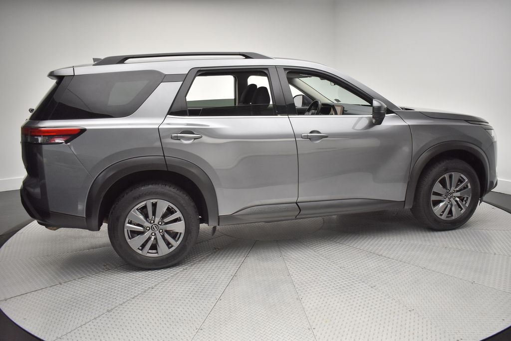 2025 Nissan Pathfinder SV photo 4