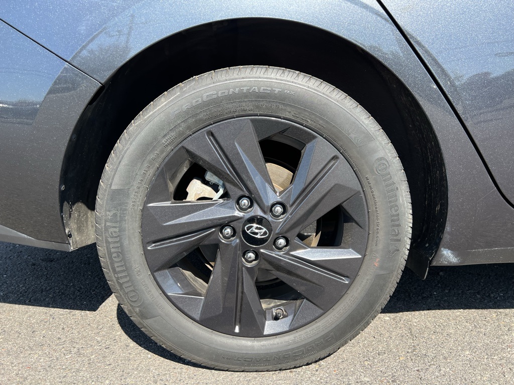 2022 Hyundai Elantra SEL photo 7