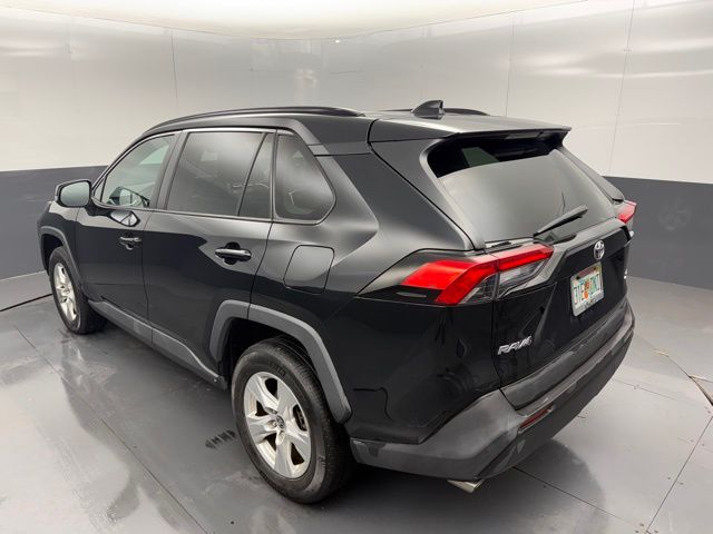 2021 Toyota RAV4 XLE photo 2