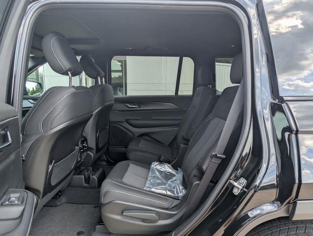 2025 Jeep Grand Cherokee Laredo X photo 24