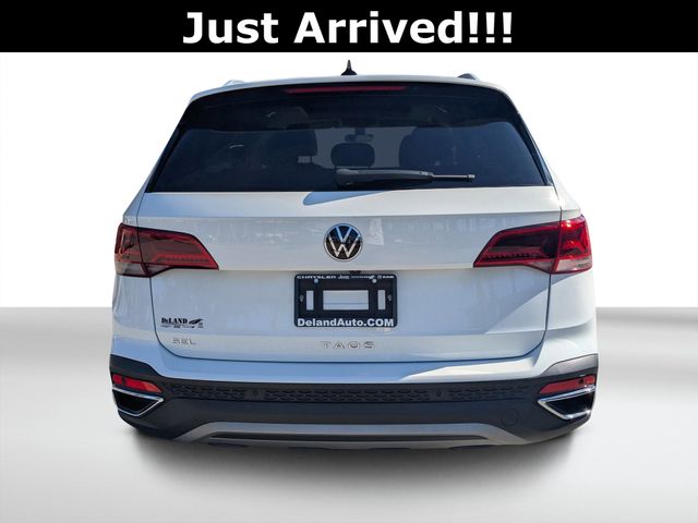 2022 Volkswagen Taos SEL photo 4