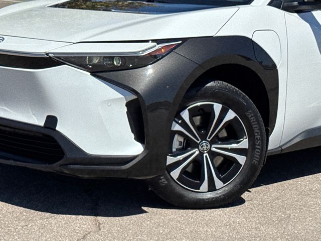 2024 Toyota bZ4X XLE photo 3