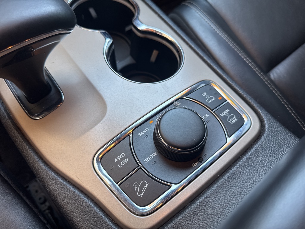2015 Jeep Grand Cherokee Limited photo 16