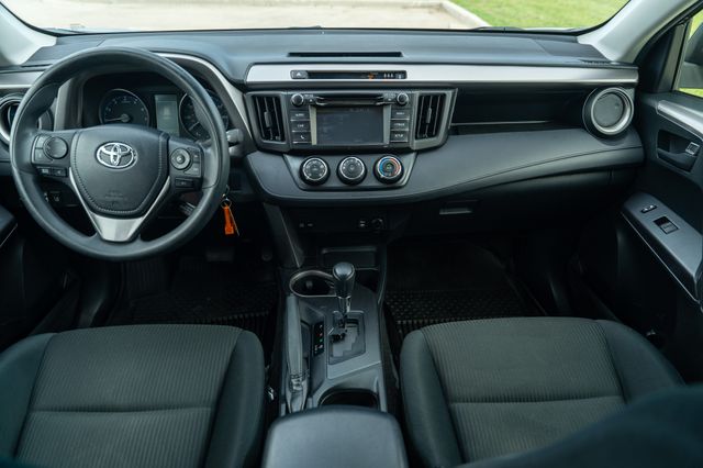 2017 Toyota RAV4 LE photo 15