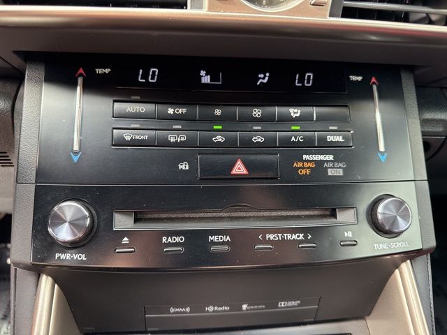 2014 Lexus IS 350 photo 28