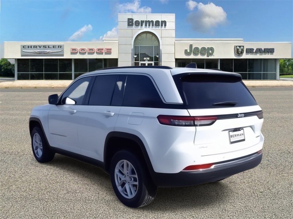 2025 Jeep Grand Cherokee Laredo photo 5